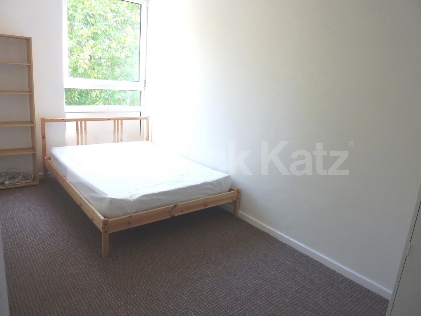 			LARGE 3/4 BED IN CAMDEN!, 3 Bedroom, 1 bath, 1 reception Flat			 Munster Square, Albany Street, REGENTS PARK / CAMDEN